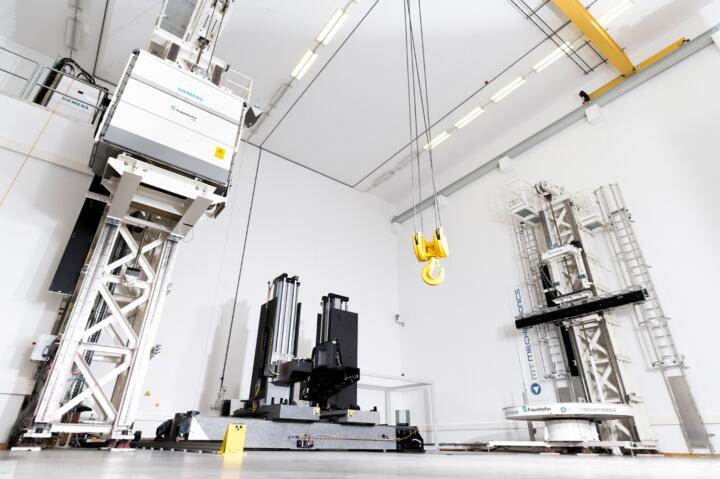 Das XXL-CT System besteht im Wesentlichen aus einem Linearbeschleuniger, einem p ...