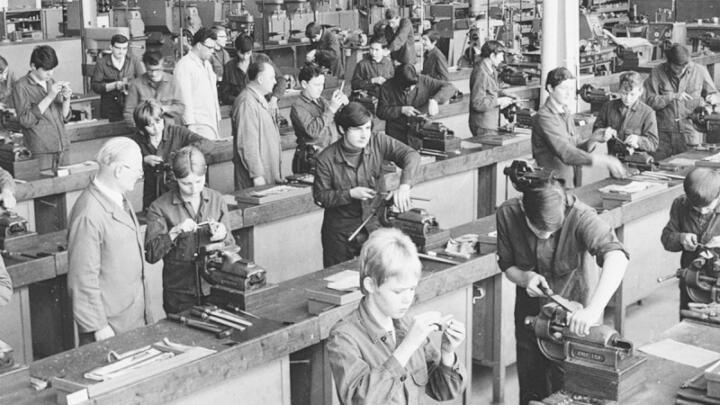 Ausbildung hat bei Schaeffler Tradition. Die ersten beiden Lehrlinge starten im ...
