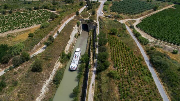 Canal du Midi mit dem Tunnel du Malpas, dem ältesten Kanaltunnel der Welt