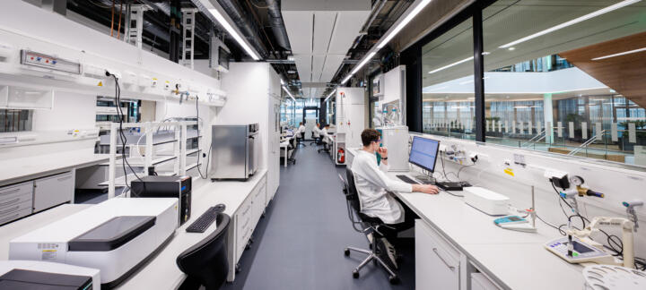 15 Labore mit hochmoderner Hightech-Ausstattung