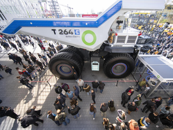 Der Muldenkipper T 264 von Liebherr – das mutmaßlich größte autonome Elektrofahr ...
