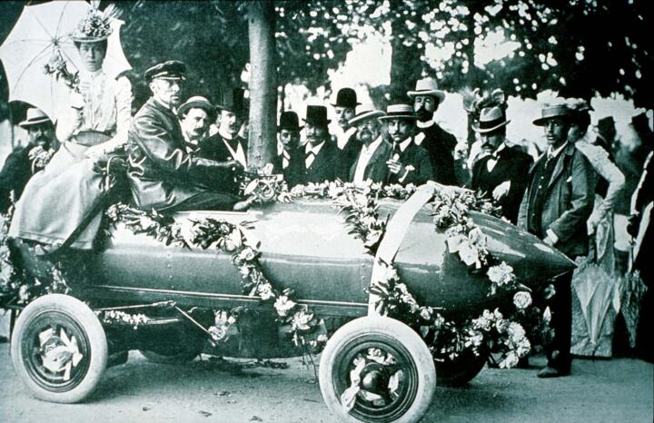 1899Vorteil E-Power: Die „Jamais Contente“ („Die Niezufriedene“) ist mit 105,88 ...